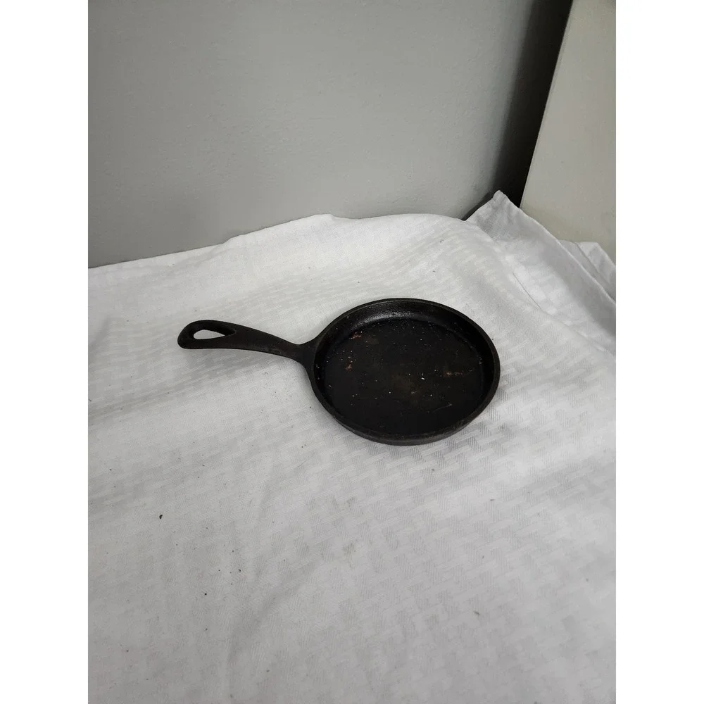 Vintage Miniature Cast Iron Skillet Small Decorative Frying Pan Spoon Rest Black